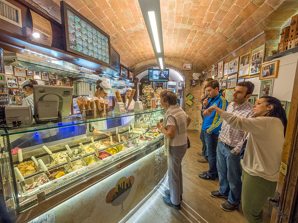 A stop at Dondoli gelato.The best ice cream in Italy!